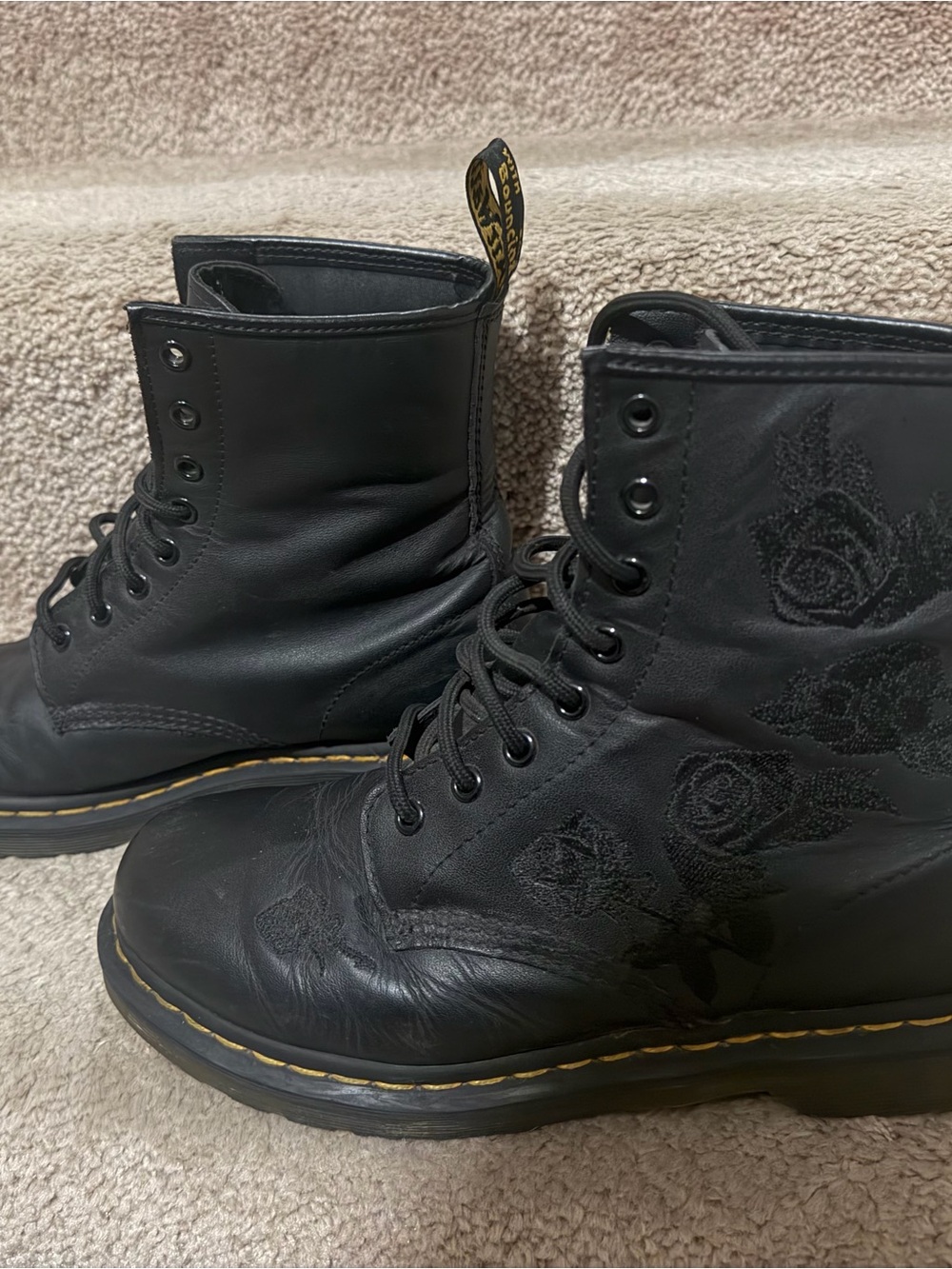 Dr. Martens Women's Black Vonda size 9 Lace-Up Boots